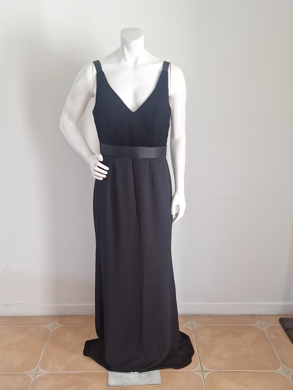 Designer's Sophisticate by Vera Wang Black V-Neck Maxi Nightgown Dress Sz 10